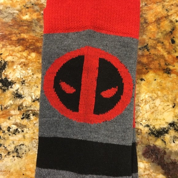 Marvel Deadpool logo Men’s Socks New - Picture 2 of 2